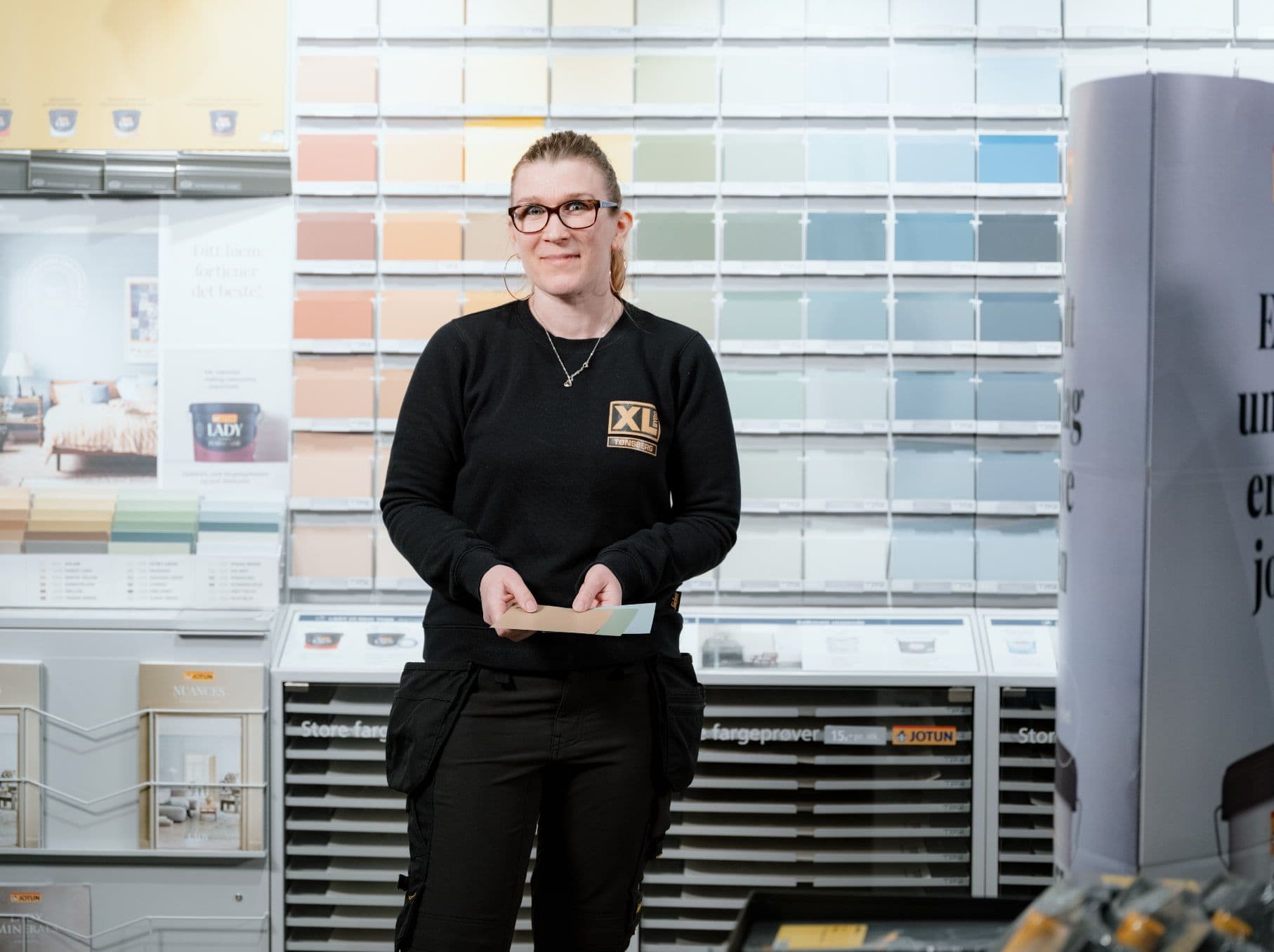 XL-BYGG ansatt i butikk