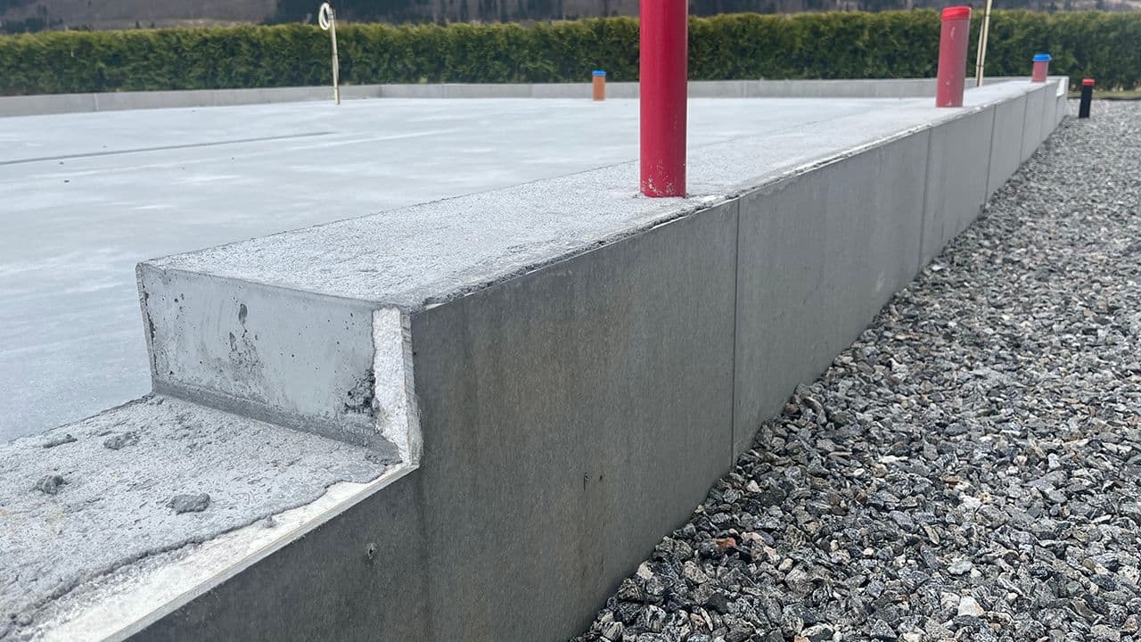 Ferdig Vartdal Ringmur (VRG) til garasje.