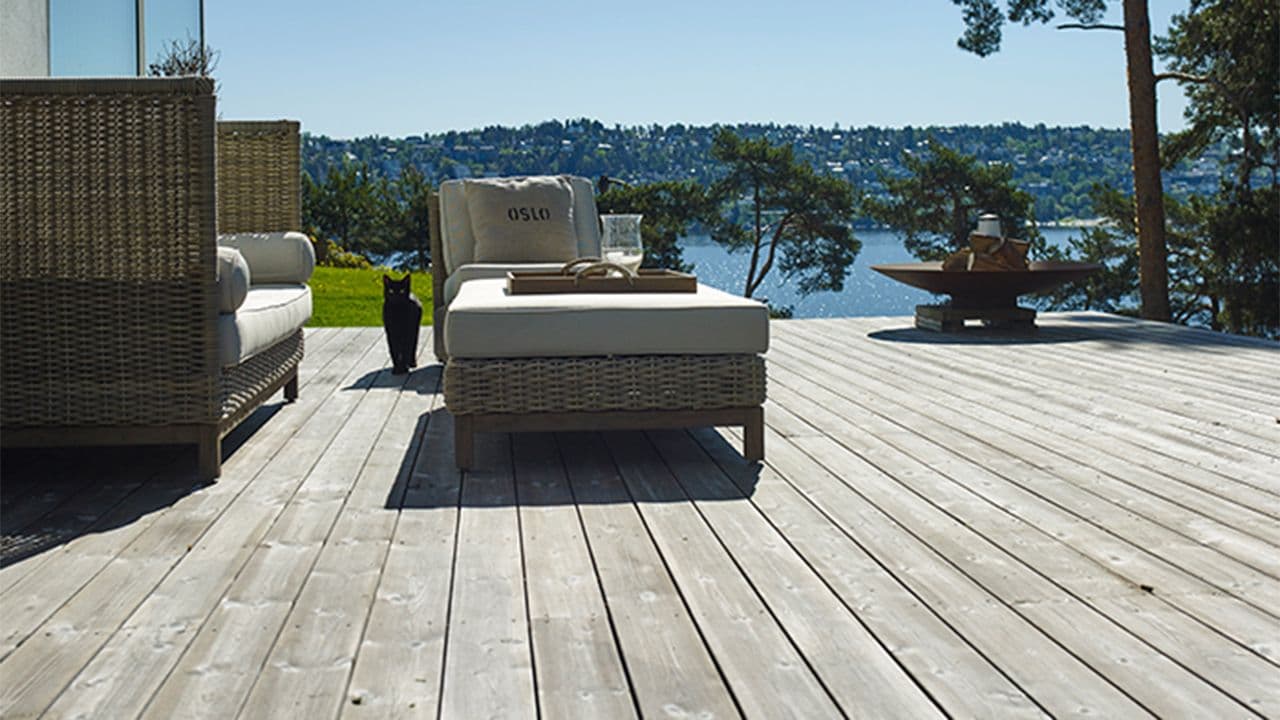 Terrasse med Kebony terrassebord.