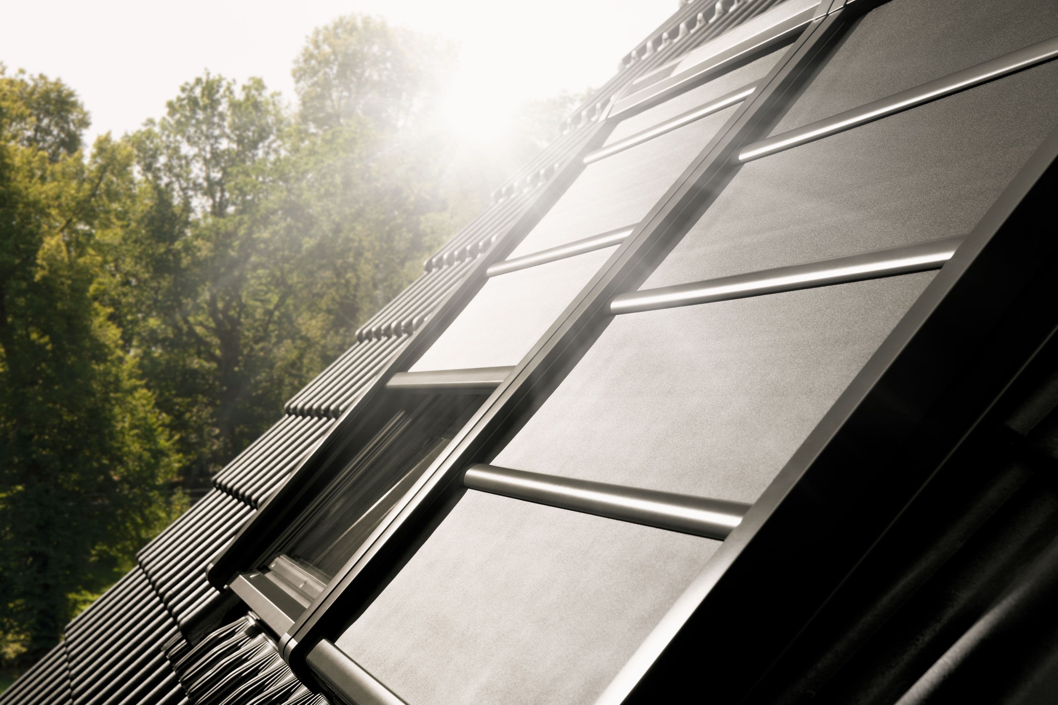 Utvendig solskjerming av takvindu med varmebeskyttende screens