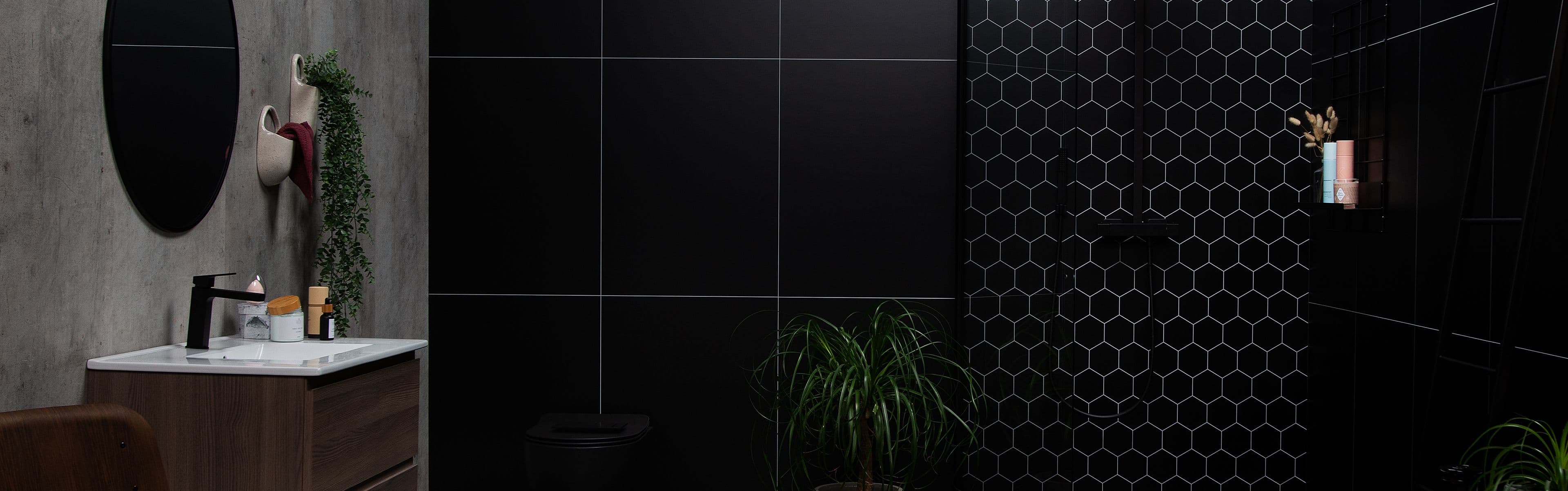 moderne bad med Fibo veggplater: Lentini Grey og Dark Soot