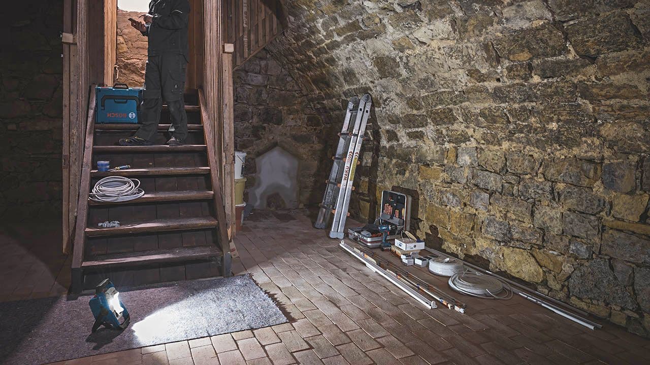 Arbeidslampe i råkjeller.