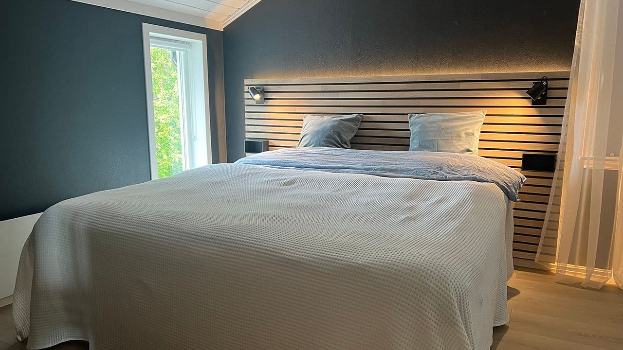 Sengegavl 180 seng laget med spileplater.